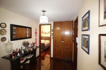 Apartamento à venda com 180m², 4 quartos e 2 vagasCorredor