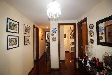Apartamento à venda com 180m², 4 quartos e 2 vagasCorredor