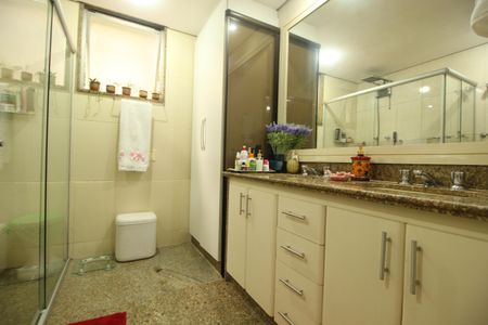 Apartamento à venda com 180m², 4 quartos e 2 vagasBanheiro