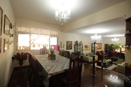 Apartamento à venda com 180m², 4 quartos e 2 vagasSala de jantar