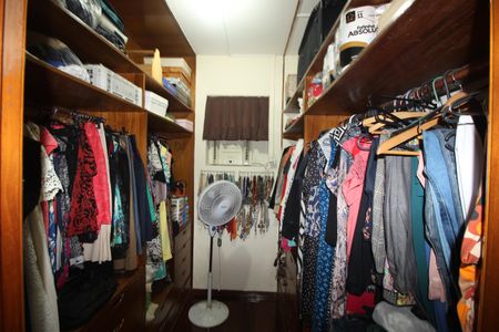 Apartamento à venda com 180m², 4 quartos e 2 vagasCloset Quarto 3