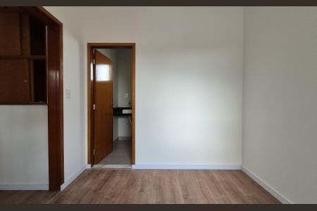 Casa à venda com 184m², 3 quartos e 4 vagasSuíte