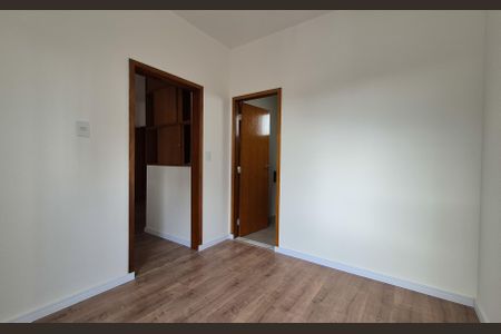 Casa à venda com 184m², 3 quartos e 4 vagasSuíte