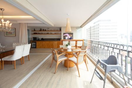 Apartamento à venda com 156m², 2 quartos e 3 vagasVaranda gourmet