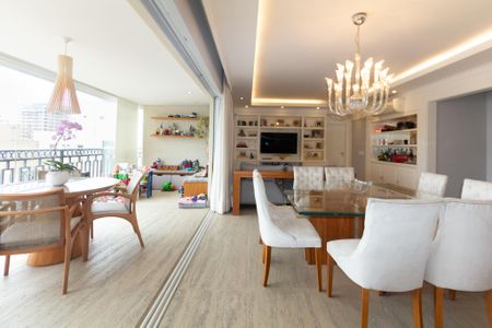 Apartamento à venda com 156m², 2 quartos e 3 vagasSala