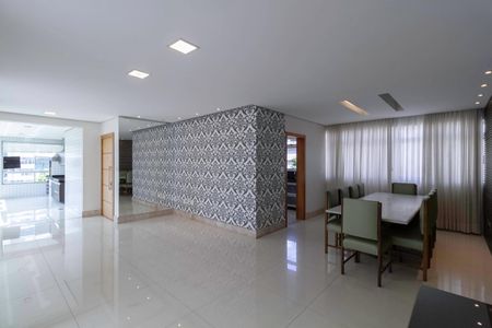 Apartamento à venda com 250m², 4 quartos e 4 vagasSala