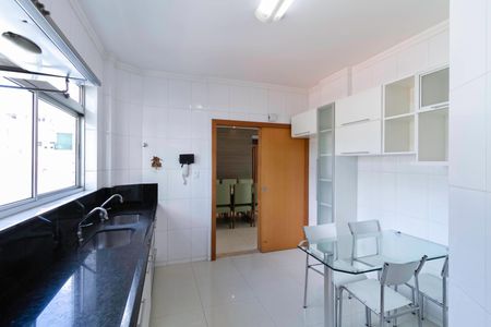 Apartamento à venda com 250m², 4 quartos e 4 vagasCozinha