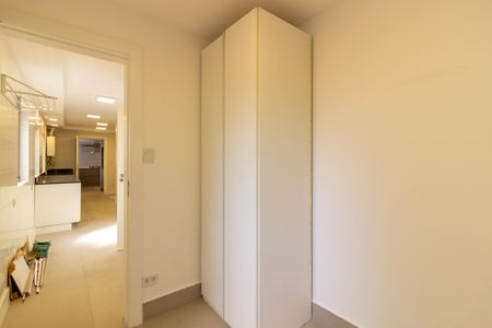 Apartamento à venda com 360m², 4 quartos e 2 vagas Apartamento à venda com 360m², 4 quartos e 2 vagasÁrea de Serviço
