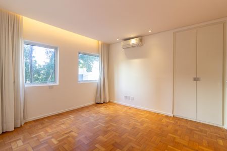 Apartamento à venda com 360m², 4 quartos e 2 vagas Apartamento à venda com 360m², 4 quartos e 2 vagasSuíte 1