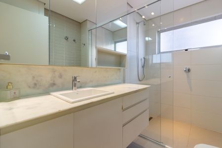 Apartamento à venda com 360m², 4 quartos e 2 vagas Apartamento à venda com 360m², 4 quartos e 2 vagasBanheiro da Suíte 2