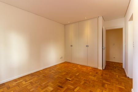 Apartamento à venda com 360m², 4 quartos e 2 vagas Apartamento à venda com 360m², 4 quartos e 2 vagasSuíte 2