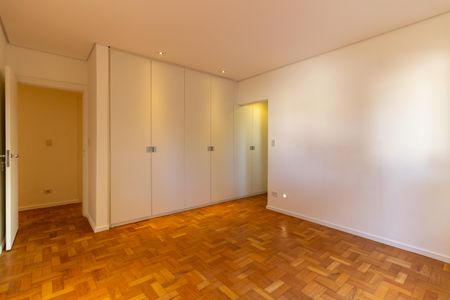 Apartamento à venda com 360m², 4 quartos e 2 vagas Apartamento à venda com 360m², 4 quartos e 2 vagasSuíte 1