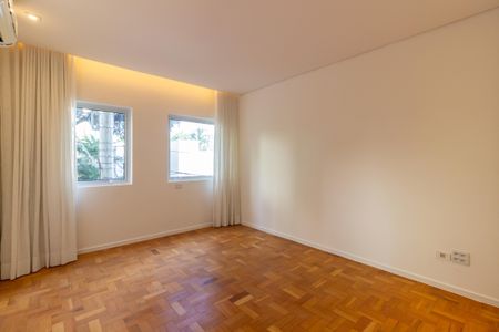 Apartamento à venda com 360m², 4 quartos e 2 vagas Apartamento à venda com 360m², 4 quartos e 2 vagasSuíte 2