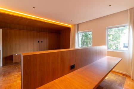 Apartamento à venda com 360m², 4 quartos e 2 vagas Apartamento à venda com 360m², 4 quartos e 2 vagasSuíte 3