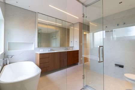 Apartamento à venda com 360m², 4 quartos e 2 vagas Apartamento à venda com 360m², 4 quartos e 2 vagasBanheiro da Suíte 3