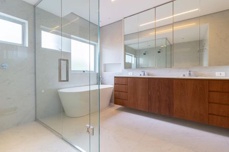 Apartamento à venda com 360m², 4 quartos e 2 vagas Apartamento à venda com 360m², 4 quartos e 2 vagasBanheiro da Suíte 3