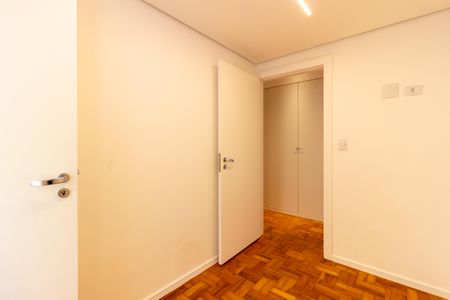 Apartamento à venda com 360m², 4 quartos e 2 vagas Apartamento à venda com 360m², 4 quartos e 2 vagasEscritório