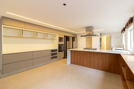 Apartamento à venda com 360m², 4 quartos e 2 vagas Apartamento à venda com 360m², 4 quartos e 2 vagasCozinha