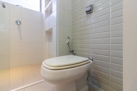 Apartamento à venda com 360m², 4 quartos e 2 vagas Apartamento à venda com 360m², 4 quartos e 2 vagasBanheiro da Suíte 2