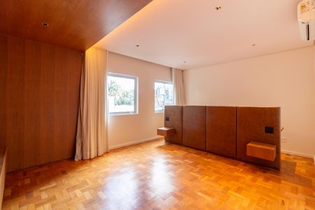 Apartamento à venda com 360m², 4 quartos e 2 vagas Apartamento à venda com 360m², 4 quartos e 2 vagasSuíte 3