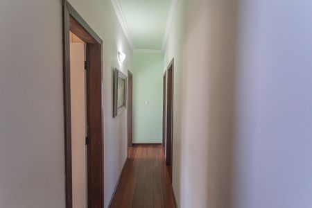 Apartamento à venda com 150m², 3 quartos e 1 vaga Apartamento à venda com 150m², 3 quartos e 1 vagaCorredor para os Quartos