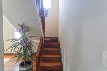 Apartamento à venda com 150m², 3 quartos e 1 vaga Apartamento à venda com 150m², 3 quartos e 1 vagaEscada