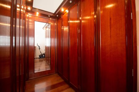 Casa à venda com 525m², 3 quartos e 4 vagas Casa à venda com 525m², 3 quartos e 4 vagasSuíte 2