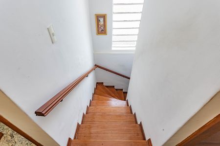 Casa à venda com 140m², 3 quartos e 2 vagasEscada
