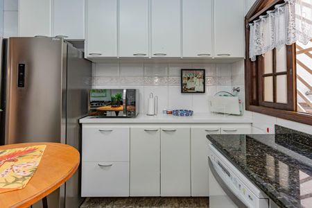 Casa à venda com 140m², 3 quartos e 2 vagasCozinha