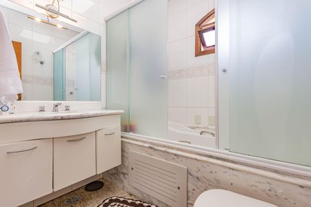 Casa à venda com 140m², 3 quartos e 2 vagasBanheiro da Suíte