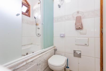 Casa à venda com 140m², 3 quartos e 2 vagasBanheiro da Suíte