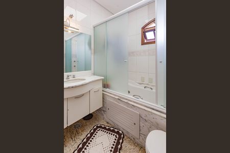 Casa à venda com 140m², 3 quartos e 2 vagasBanheiro da Suíte