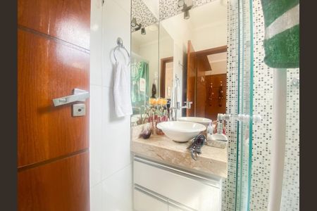 Casa à venda com 68m², 2 quartos e 2 vagas