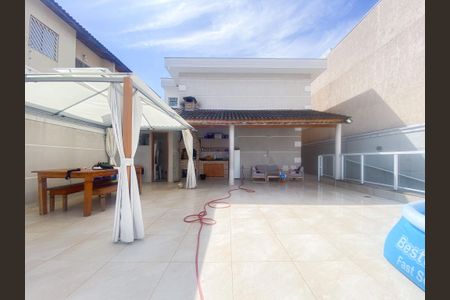Casa à venda com 68m², 2 quartos e 2 vagas