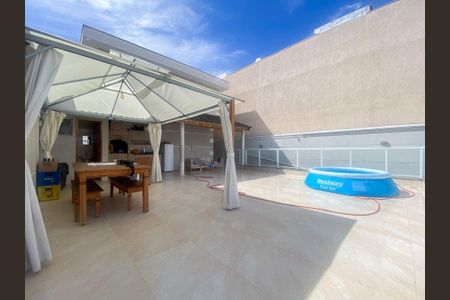 Casa à venda com 68m², 2 quartos e 2 vagas