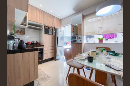 Casa à venda com 68m², 2 quartos e 2 vagas
