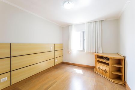 Apartamento à venda com 214m², 3 quartos e 2 vagas Apartamento à venda com 214m², 3 quartos e 2 vagasQuarto 1