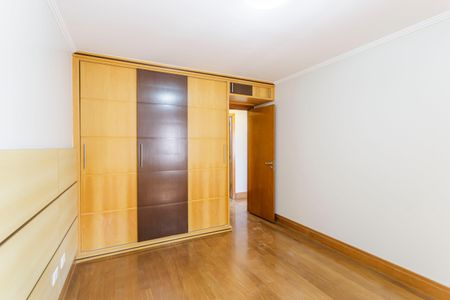 Apartamento à venda com 214m², 3 quartos e 2 vagas Apartamento à venda com 214m², 3 quartos e 2 vagasQuarto 2