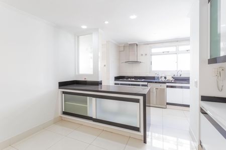 Apartamento à venda com 214m², 3 quartos e 2 vagas Apartamento à venda com 214m², 3 quartos e 2 vagasCozinha