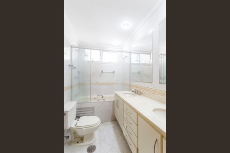 Apartamento à venda com 214m², 3 quartos e 2 vagas Apartamento à venda com 214m², 3 quartos e 2 vagasBanheiro da Suíte