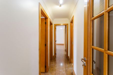 Apartamento à venda com 214m², 3 quartos e 2 vagas Apartamento à venda com 214m², 3 quartos e 2 vagasCorredor