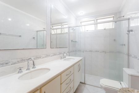 Apartamento à venda com 214m², 3 quartos e 2 vagas Apartamento à venda com 214m², 3 quartos e 2 vagasBanheiro Social
