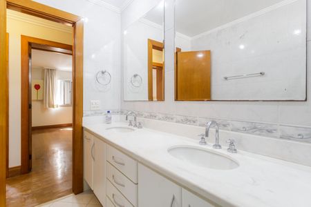 Apartamento à venda com 214m², 3 quartos e 2 vagas Apartamento à venda com 214m², 3 quartos e 2 vagasBanheiro Social