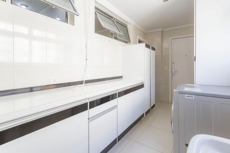 Apartamento à venda com 214m², 3 quartos e 2 vagas Apartamento à venda com 214m², 3 quartos e 2 vagasÁrea de Serviço