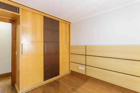Apartamento à venda com 214m², 3 quartos e 2 vagas Apartamento à venda com 214m², 3 quartos e 2 vagasQuarto 1
