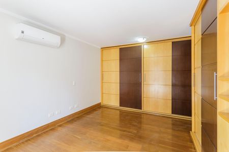 Apartamento à venda com 214m², 3 quartos e 2 vagas Apartamento à venda com 214m², 3 quartos e 2 vagasQuarto Suíte