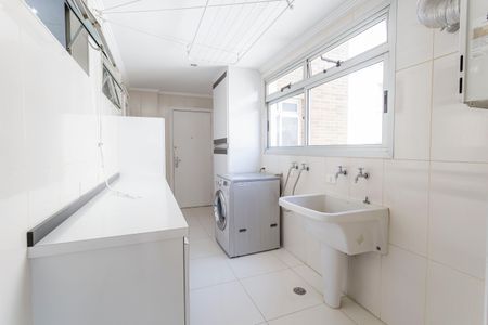 Apartamento à venda com 214m², 3 quartos e 2 vagas Apartamento à venda com 214m², 3 quartos e 2 vagasÁrea de Serviço