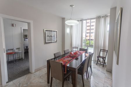 Apartamento à venda com 180m², 4 quartos e 3 vagasCopa