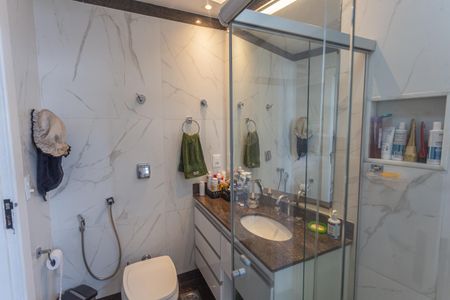 Apartamento à venda com 180m², 4 quartos e 3 vagasBanheiro da Suíte