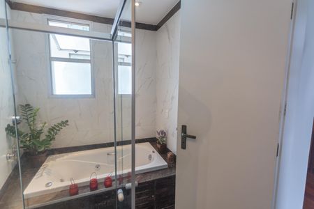 Apartamento à venda com 180m², 4 quartos e 3 vagasBanheiro da Suíte